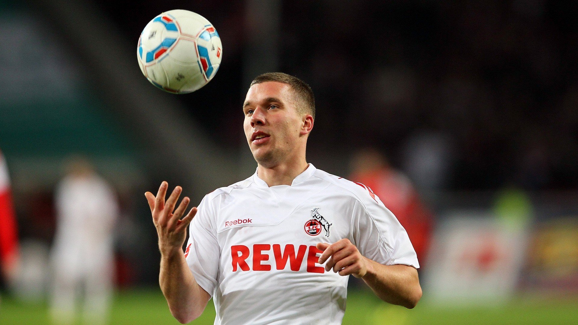 中国女排庆祝新场馆落成拍摄合影,中国女排表演