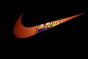 后防线失误率下降源自训练中对盯人战术的强化与复盘总结，后防线最强的球队