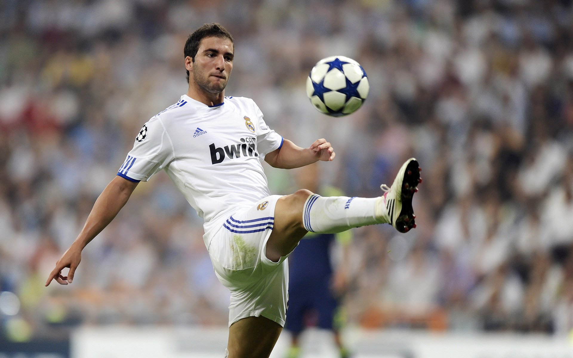 曼联签下新中场天才，为未来攻坚